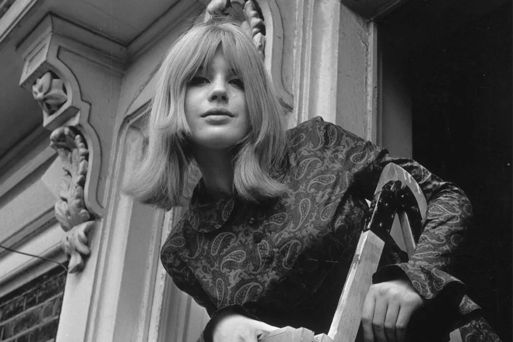 marianne-faithfull-la-voce-di-unepoca